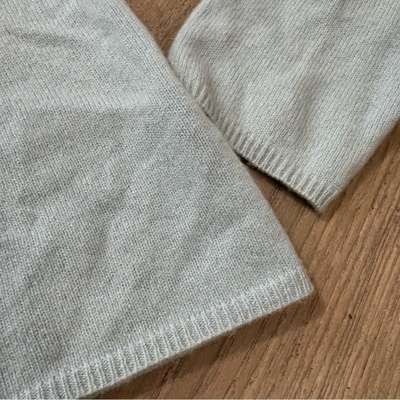 Charter Club Blue 100% 2 Ply Cashmere V-Neck Sweater Sz S Classic Preppy - Picture 8 of 16